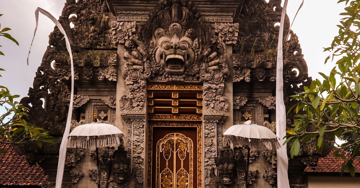 Balinese Art and Craft in Traditional Villa Decor